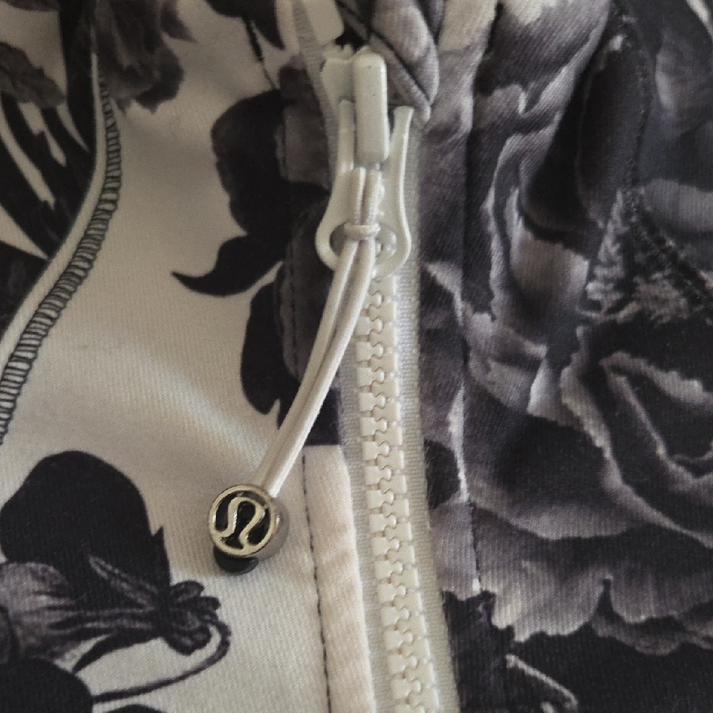 Lululemon Floral Black and Gray Women's Jacket - Picture 4 of 8